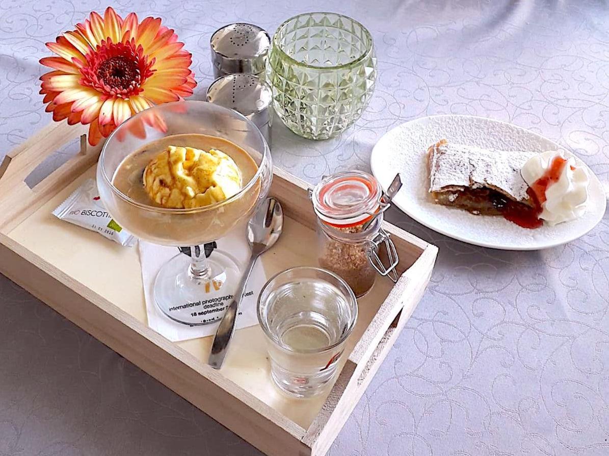 La Fresca Hotel Kromeriz Ngoại thất bức ảnh